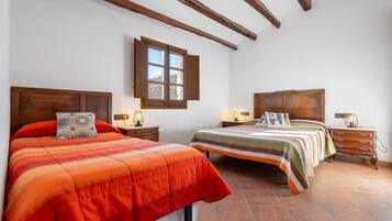 5 dormitorios, tabla de planchar con plancha, wifi gratis y ropa de cama