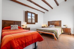 5 chambres, fer et planche à repasser, Wi-Fi gratuit, draps fournis