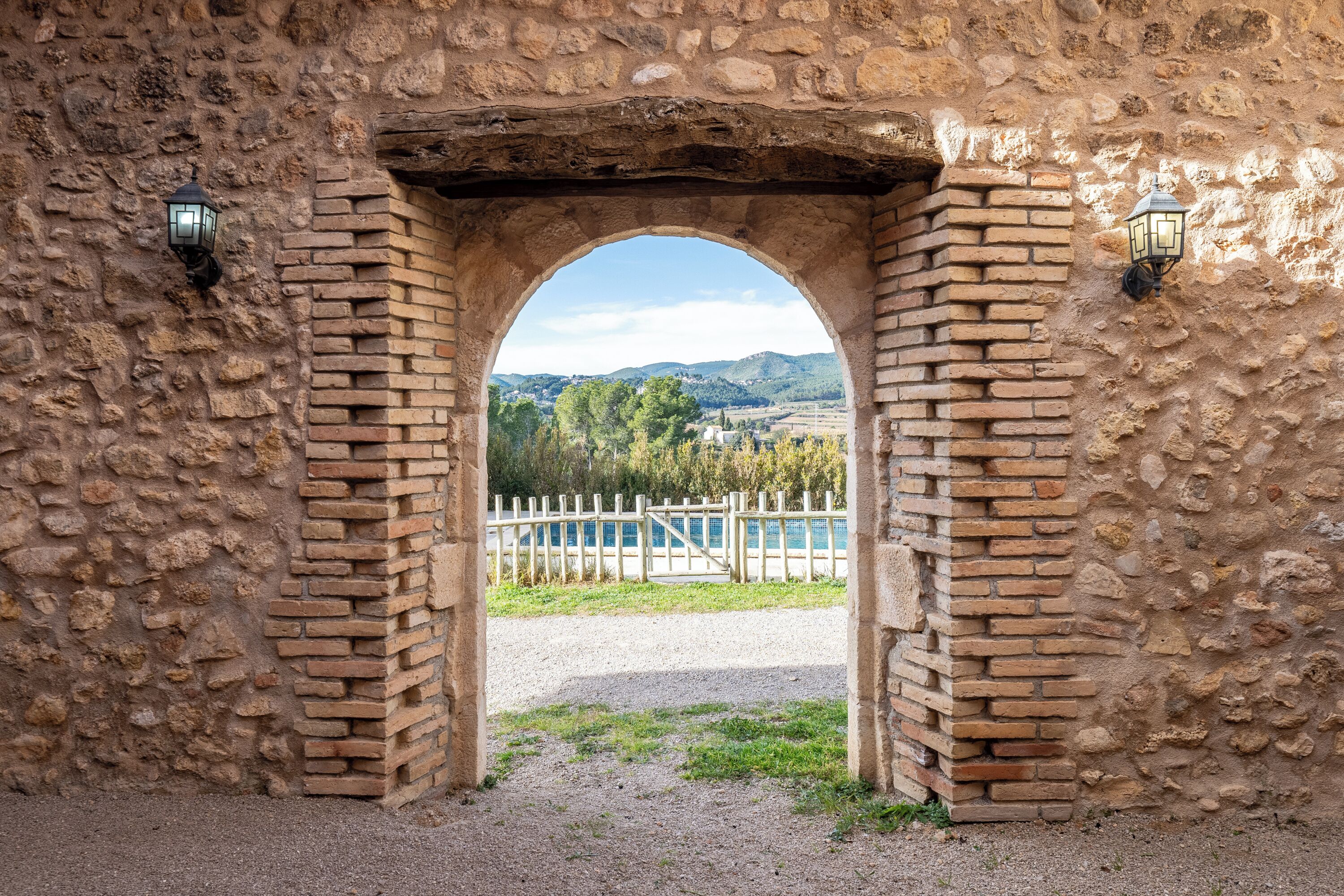 المنطقة المحيطة بالمنشأة
