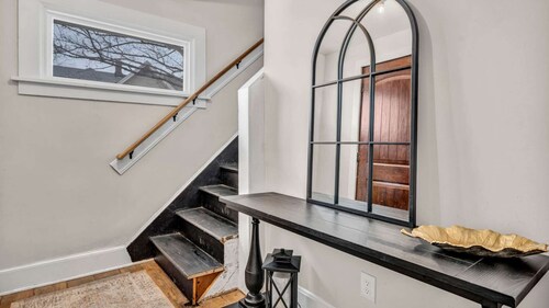 Historic 5BR | 5 King Beds | Walk to Medina Square