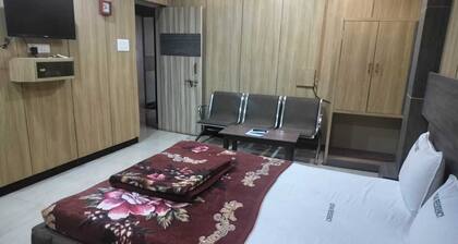 I-ROOMZ Udhyan Residency