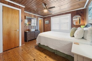 5 bedrooms, iron/ironing board, free WiFi, bed sheets