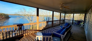 Terrace/patio - Spacious 5-bedroom lakefront house in Anderson, 13 miles to Clemson (Anderson)