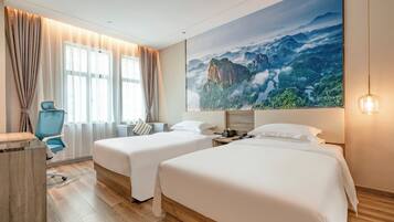 Kamar Twin Klasik | Tirai kedap cahaya, setrika/meja setrika, dan Wi-Fi gratis