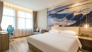 Comfort Room | Blackout drapes, iron/ironing board (on request), WiFi (free) - FuShang Hotel (Foshan)