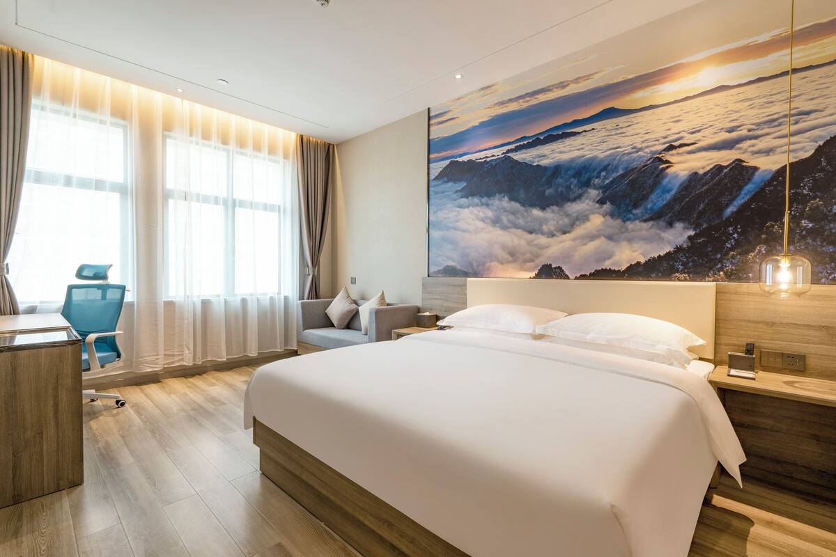 Comfort Room | Blackout drapes, iron/ironing board (on request), WiFi (free)