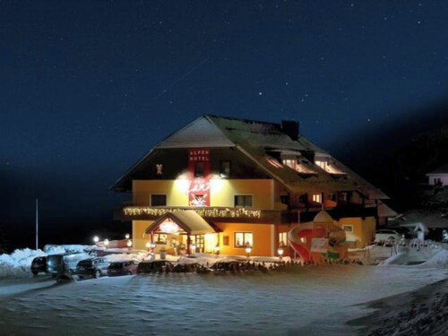 Ski-in/ski-out mountain apartment with sauna