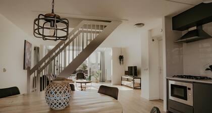 Nce apartment with roof terrace and lake view