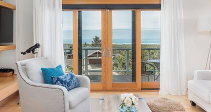 Capeside Lookout | Huge views, pool access, dog ok