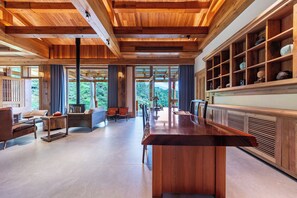 Royal House, 2 Bedrooms, Valley View | Premium bedding, individually decorated, individually furnished, desk - Home away from home (Zhangjiajie)