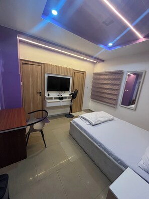 WiFi, bed sheets