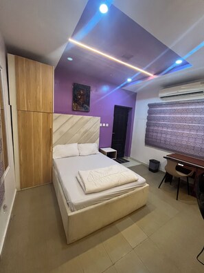 WiFi, bed sheets