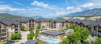 Aspen Retreat | Year-Round Getaway | Hot Tub & Gym