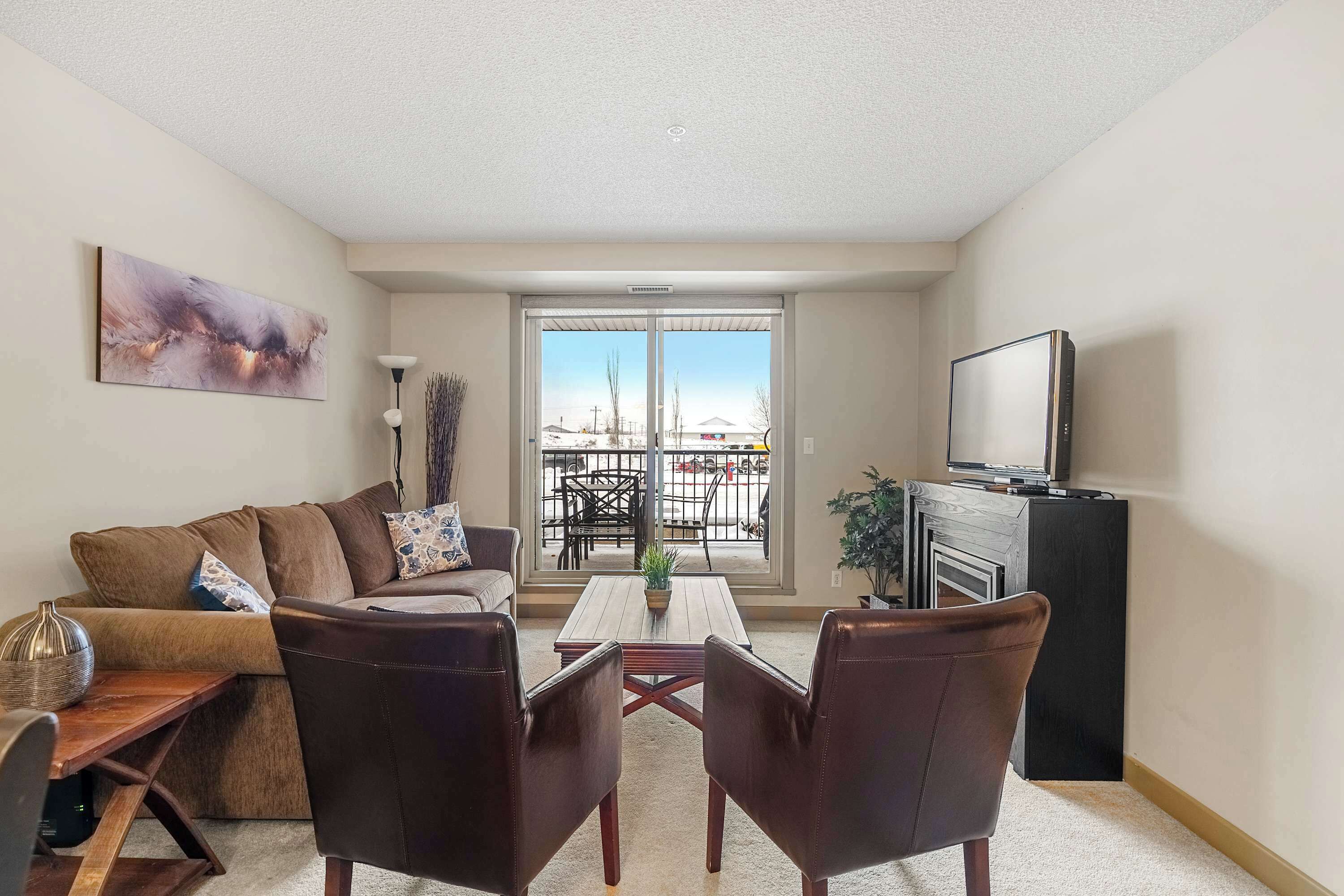 TV, fireplace, offices