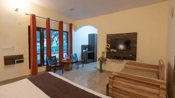 Luxury Cottage, Balcony, Garden View | 1 間臥室、書桌、筆電工作空間、熨斗/熨衣板