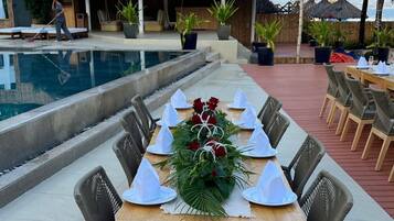 Sudah termasuk sarapan prasmanan setiap hari