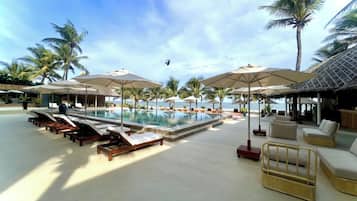 Outdoor pool, lifeguards on site