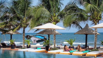 Outdoor pool, lifeguards on site