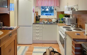 Réfrigérateur, plaque de cuisson, cafetière/bouilloire