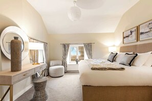 4 quartos, ferros/tábuas de passar roupa, berço de viagem, Wi-Fi