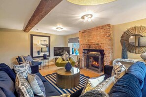 TV, fireplace