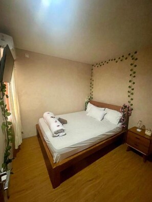 3 bedrooms, iron/ironing board, WiFi, bed sheets