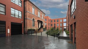 Exterior - Professionals, City Centre, Parking, Superstore Nearby (Birmingham)