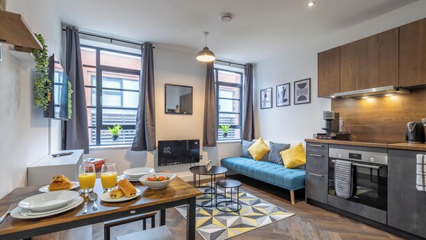 Interior - Professionals, City Centre, Parking, Superstore Nearby (Birmingham)