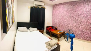 1 bedroom, internet, bed sheets