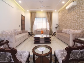 Living area - TIM Stayz Deharadun (Dehradun)
