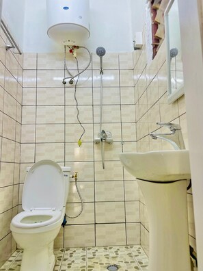 タオル、石鹸、トイレットペーパー