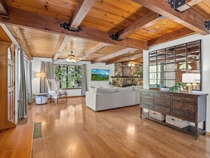 TV connectée, cheminée, jeux vidéo, baby-foot