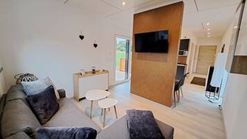 Televisión y chimenea