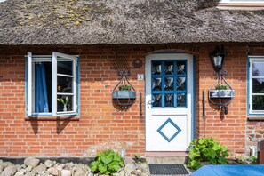 Exterior detail - Holiday Home 'Voß' with Private Terrace, Private Garden and Wi-Fi (Süderwaygaard/ Dagebüll)