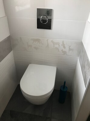 Hair dryer, towels, soap, toilet paper - Angevine residence at Le Manoir  (Blaison-Saint-Sulpice)