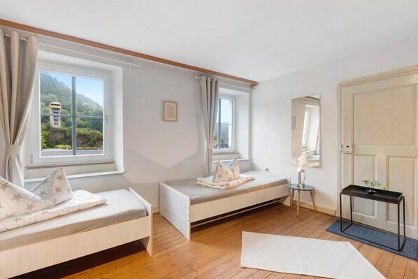 10 bedrooms, free WiFi, bed sheets