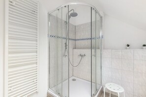 Douche, serviettes fournies