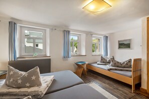 7 makuuhuonetta, ilmainen Wi-Fi, vuodevaatteet