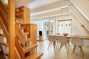 Dining - Holiday Home 'Wikinger 74' with Private Terrace, Private Garden and Wi-Fi (Immenstaad am Bodensee)