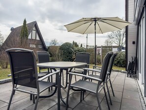 Outdoor dining - Holiday Home 'Wikinger 74' with Private Terrace, Private Garden and Wi-Fi (Immenstaad am Bodensee)