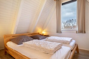 2 bedrooms, free WiFi - Holiday Home 'Wikinger 74' with Private Terrace, Private Garden and Wi-Fi (Immenstaad am Bodensee)