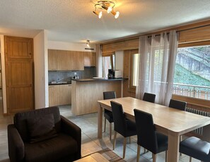 Apartment | Dining - Apartment With Modern Furniture (Veysonnaz)
