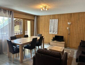 Apartment | Dining