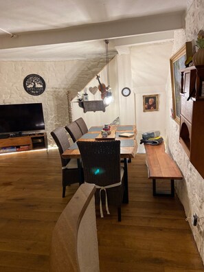 Dining - Apartment 'Eifeloase' with Private Terrace and Wi-Fi (Birresborn)