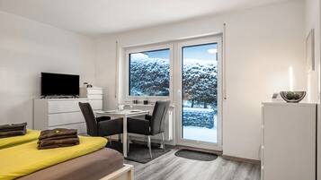 BĂŒgeleisen/BĂŒgelbrett, kostenloses WLAN, BettwĂ€sche, Rollstuhlgeeignet