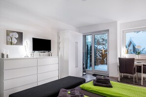 Tabla de planchar con plancha, wifi gratis y ropa de cama 