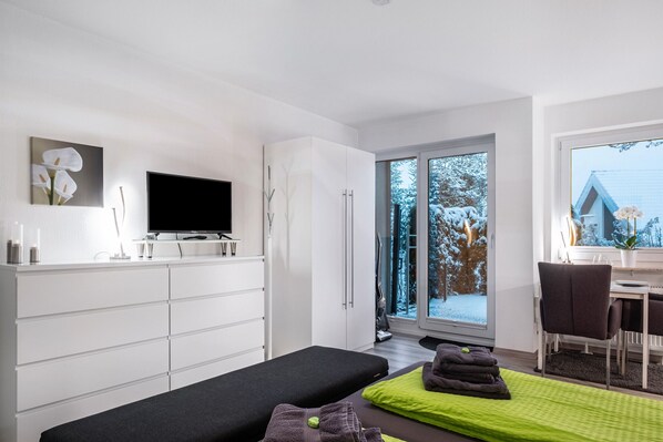 Silitysrauta/-lauta, ilmainen Wi-Fi, vuodevaatteet, pääsy pyörätuolilla