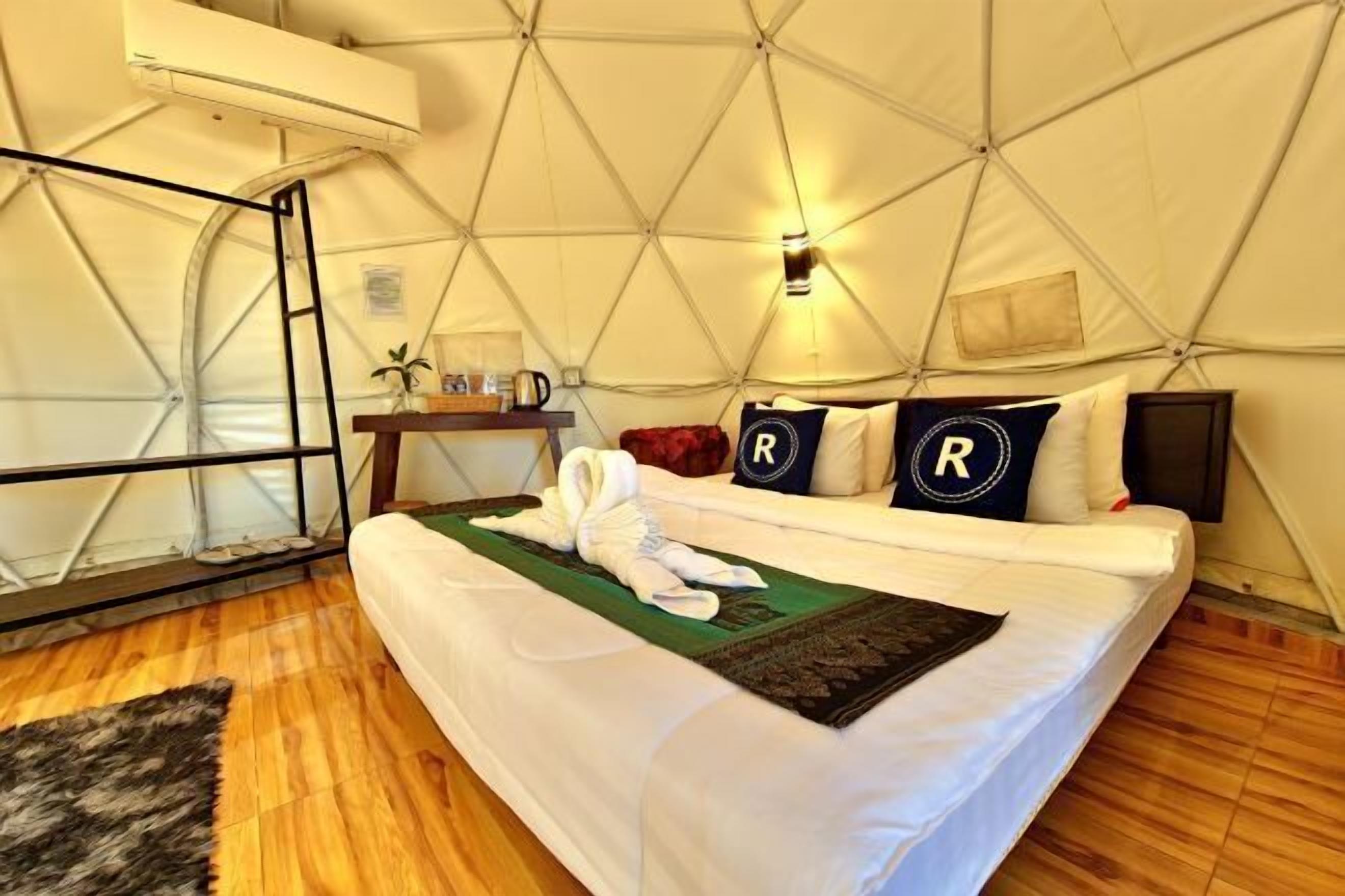 Lydisolert og sengetøy