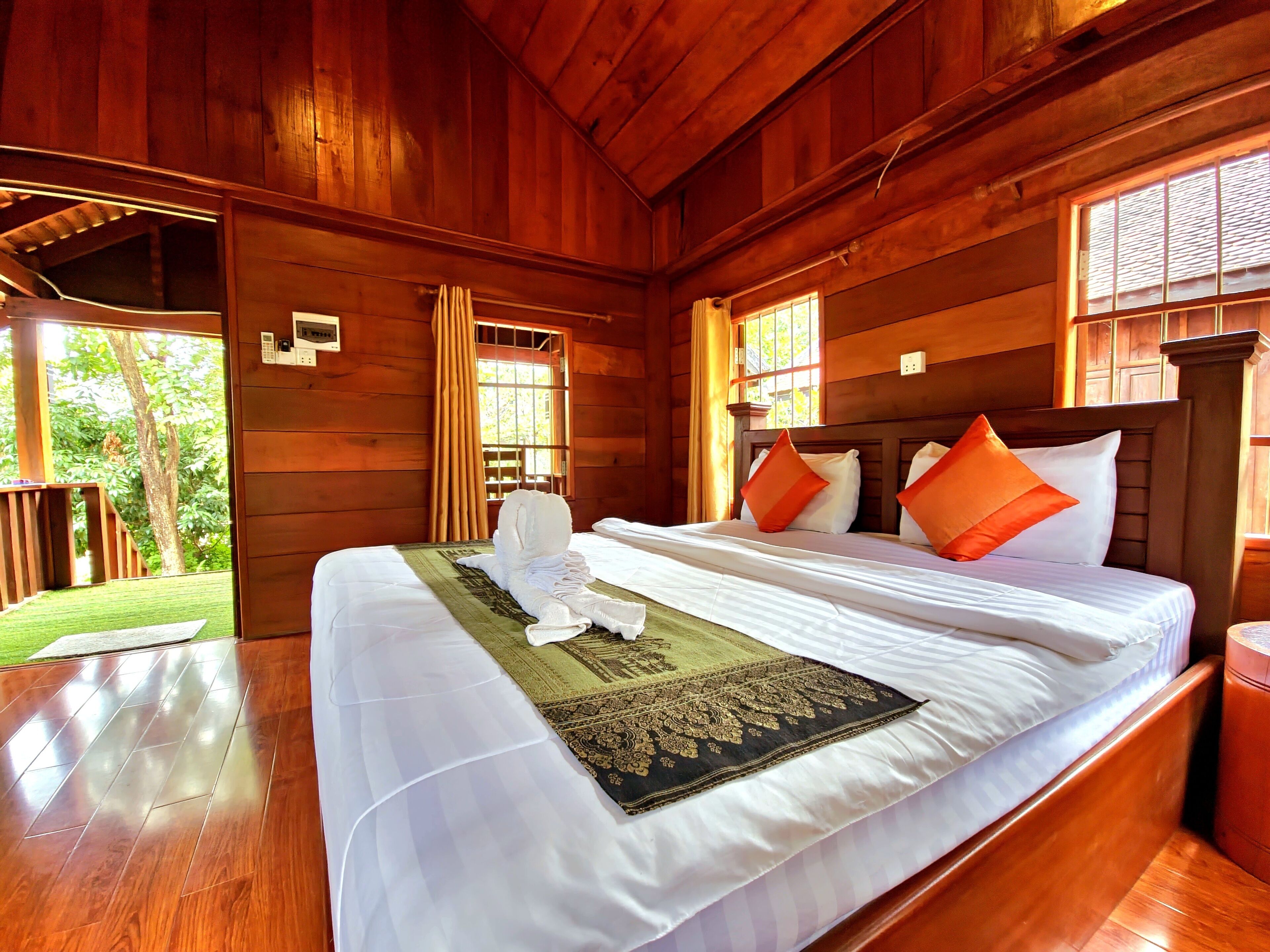 Bungalow, balkon, uitzicht op tuin | Geluiddichte muren, beddengoed