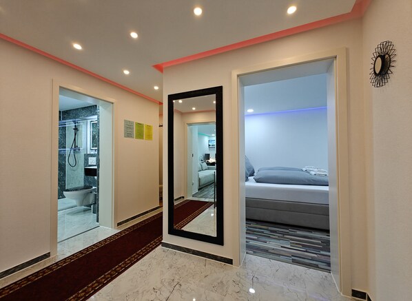 2 dormitoris, planxa i posts de planxar, wifi gratuïta i roba de llit